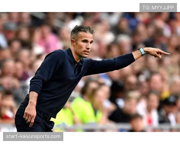 荷甲费耶诺德主帅范佩西入围9月最佳教练提名荣誉再添新光彩